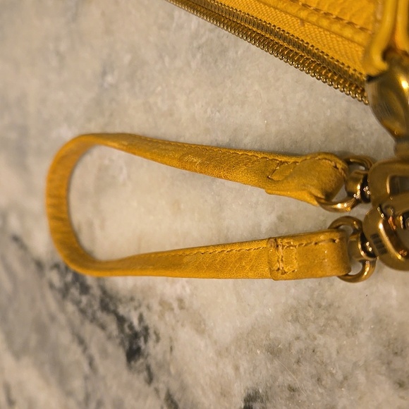 HOBO Darcy Convertible Wristlet - Picture 16 of 16